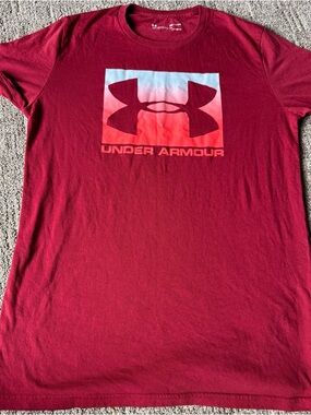 Under Armour Men’s Maroon Gradient Logo Short Sleeve Tee
